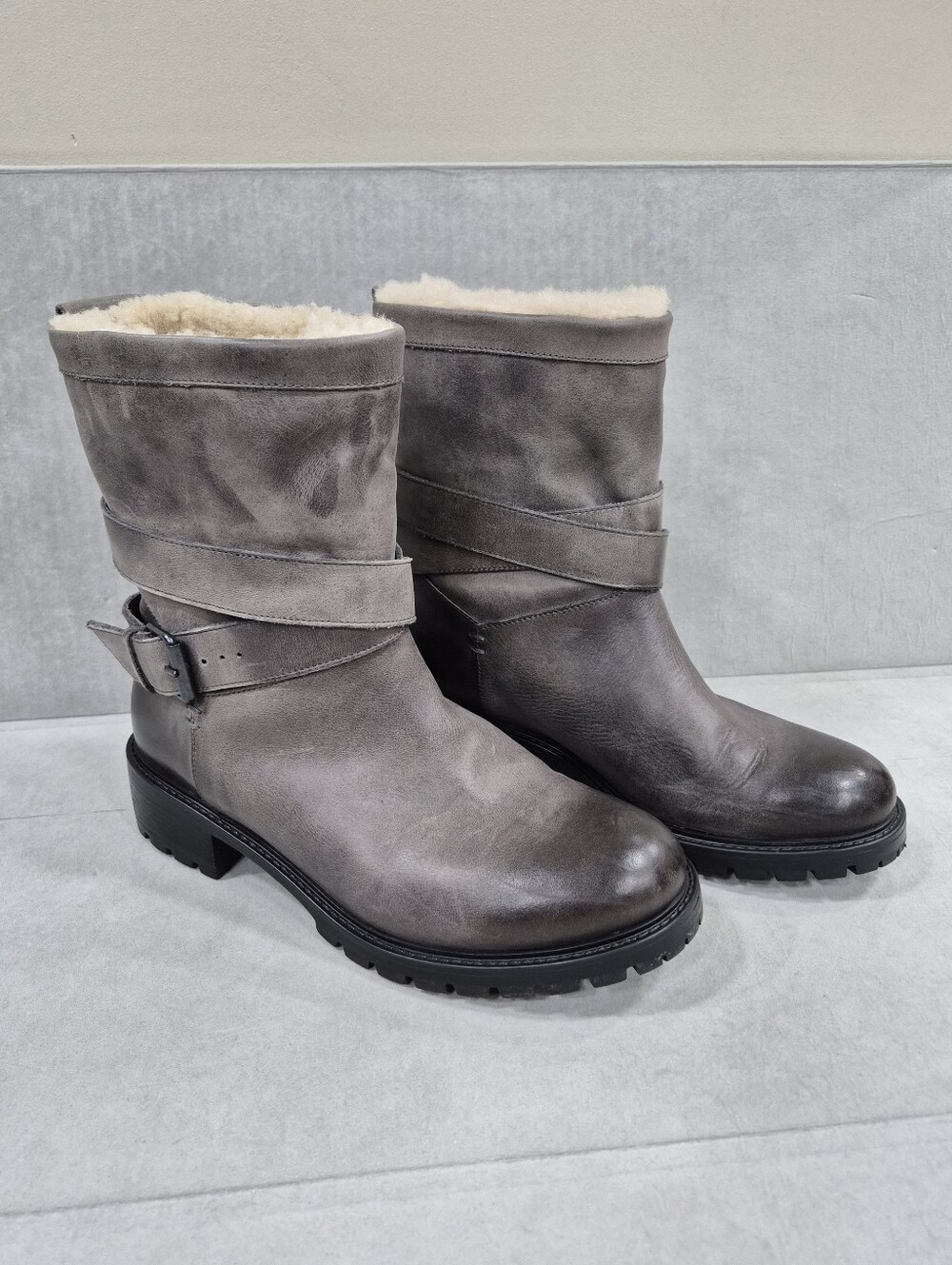 Ross & Snow Christiana boots women's 8.5 gray leather shearling lined waterproof